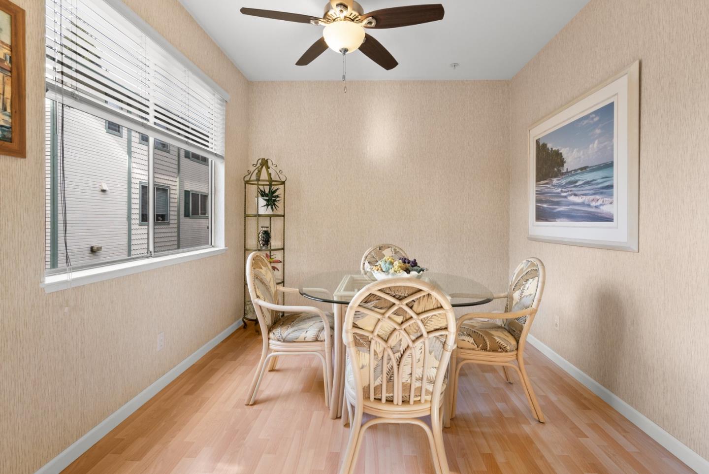 Detail Gallery Image 12 of 26 For 120 Claremont Terrace, Santa Cruz,  CA 95060 - 2 Beds | 2/1 Baths