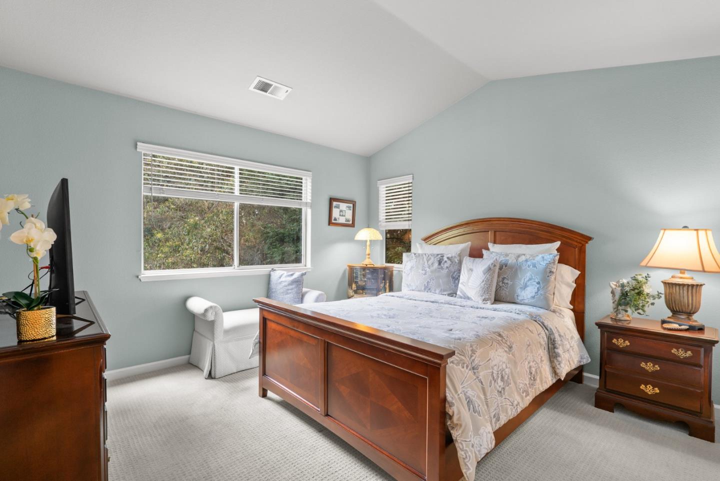 Detail Gallery Image 13 of 26 For 120 Claremont Terrace, Santa Cruz,  CA 95060 - 2 Beds | 2/1 Baths