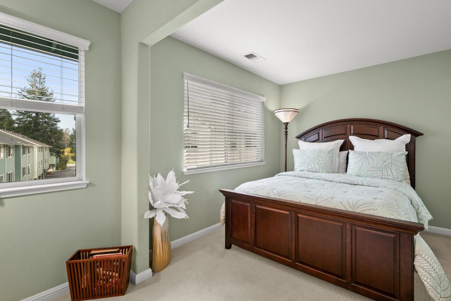 Detail Gallery Image 17 of 26 For 120 Claremont Terrace, Santa Cruz,  CA 95060 - 2 Beds | 2/1 Baths