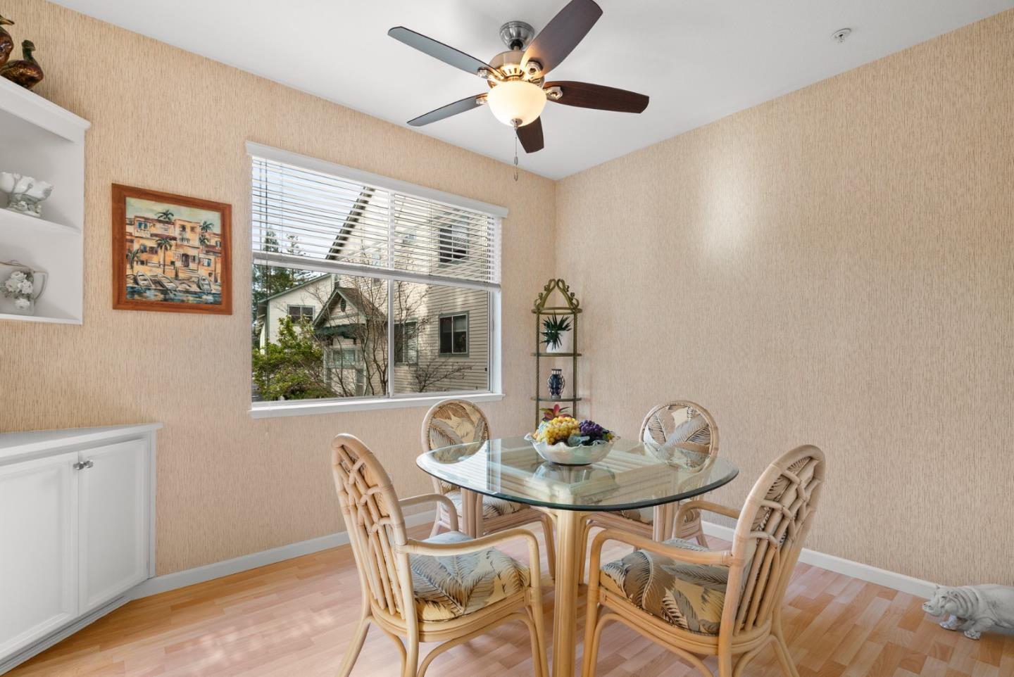 Detail Gallery Image 3 of 26 For 120 Claremont Terrace, Santa Cruz,  CA 95060 - 2 Beds | 2/1 Baths