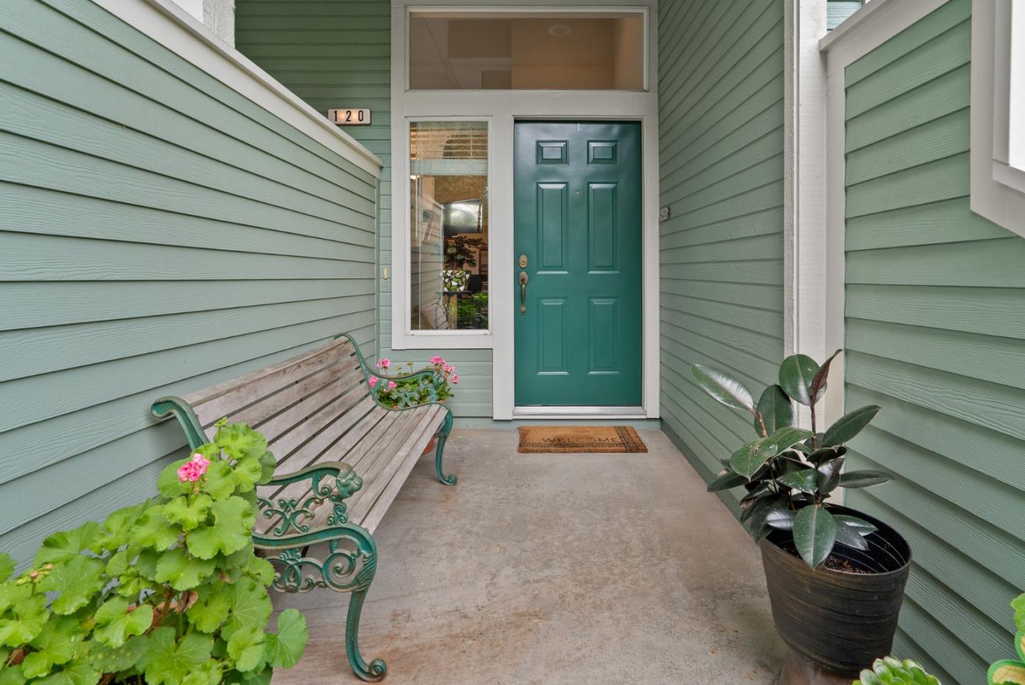 Detail Gallery Image 4 of 26 For 120 Claremont Terrace, Santa Cruz,  CA 95060 - 2 Beds | 2/1 Baths