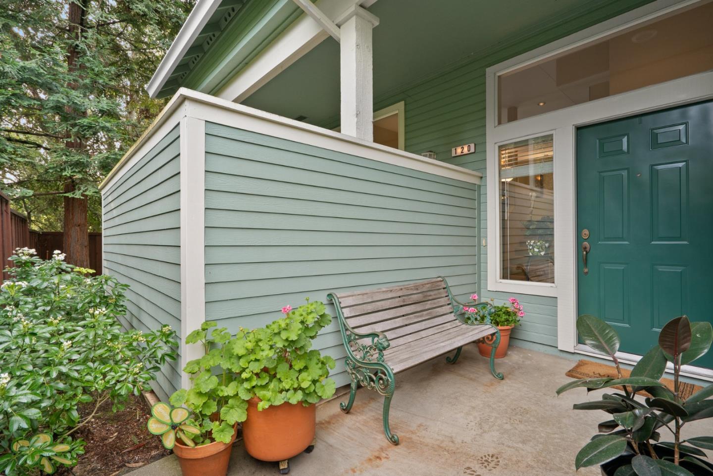 Detail Gallery Image 5 of 26 For 120 Claremont Terrace, Santa Cruz,  CA 95060 - 2 Beds | 2/1 Baths