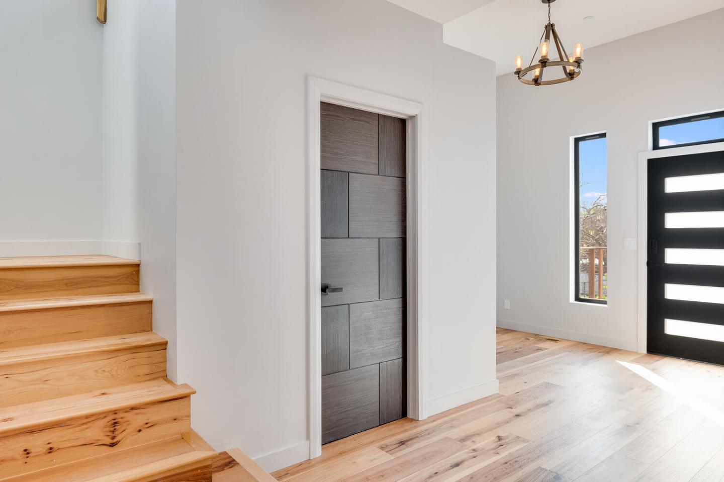 Detail Gallery Image 2 of 24 For 406 N 18th St, San Jose,  CA 95112 - 4 Beds | 4/1 Baths