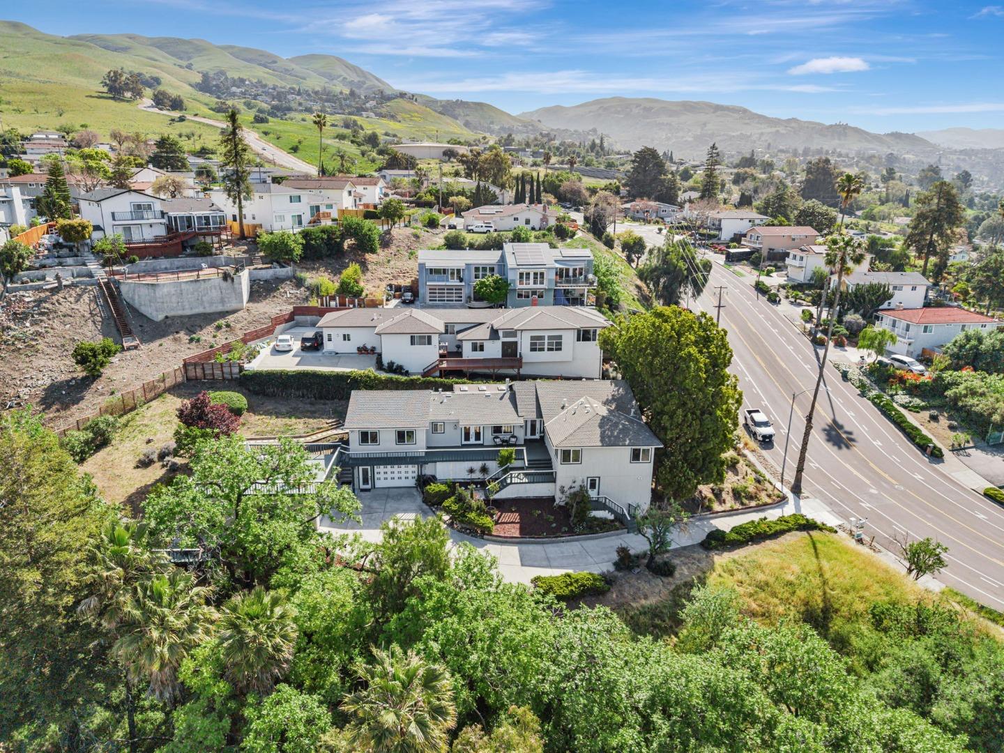 Detail Gallery Image 82 of 97 For 3449 Suncrest Ave, San Jose,  CA 95132 - 5 Beds | 2/1 Baths