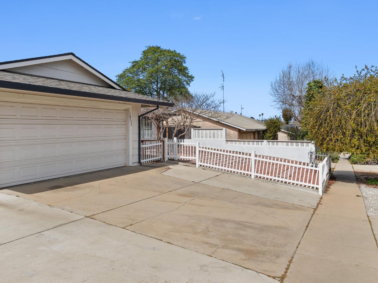 Detail Gallery Image 2 of 28 For 18625 Northridge Dr, Salinas,  CA 93906 - 3 Beds | 2 Baths