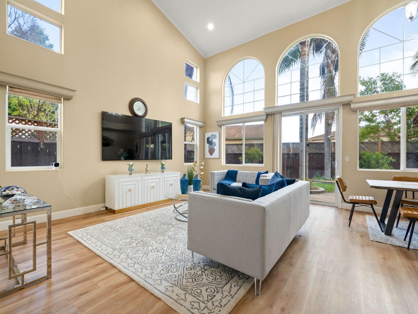 Detail Gallery Image 18 of 43 For 9740 Linnet Ct, Gilroy,  CA 95020 - 5 Beds | 3 Baths