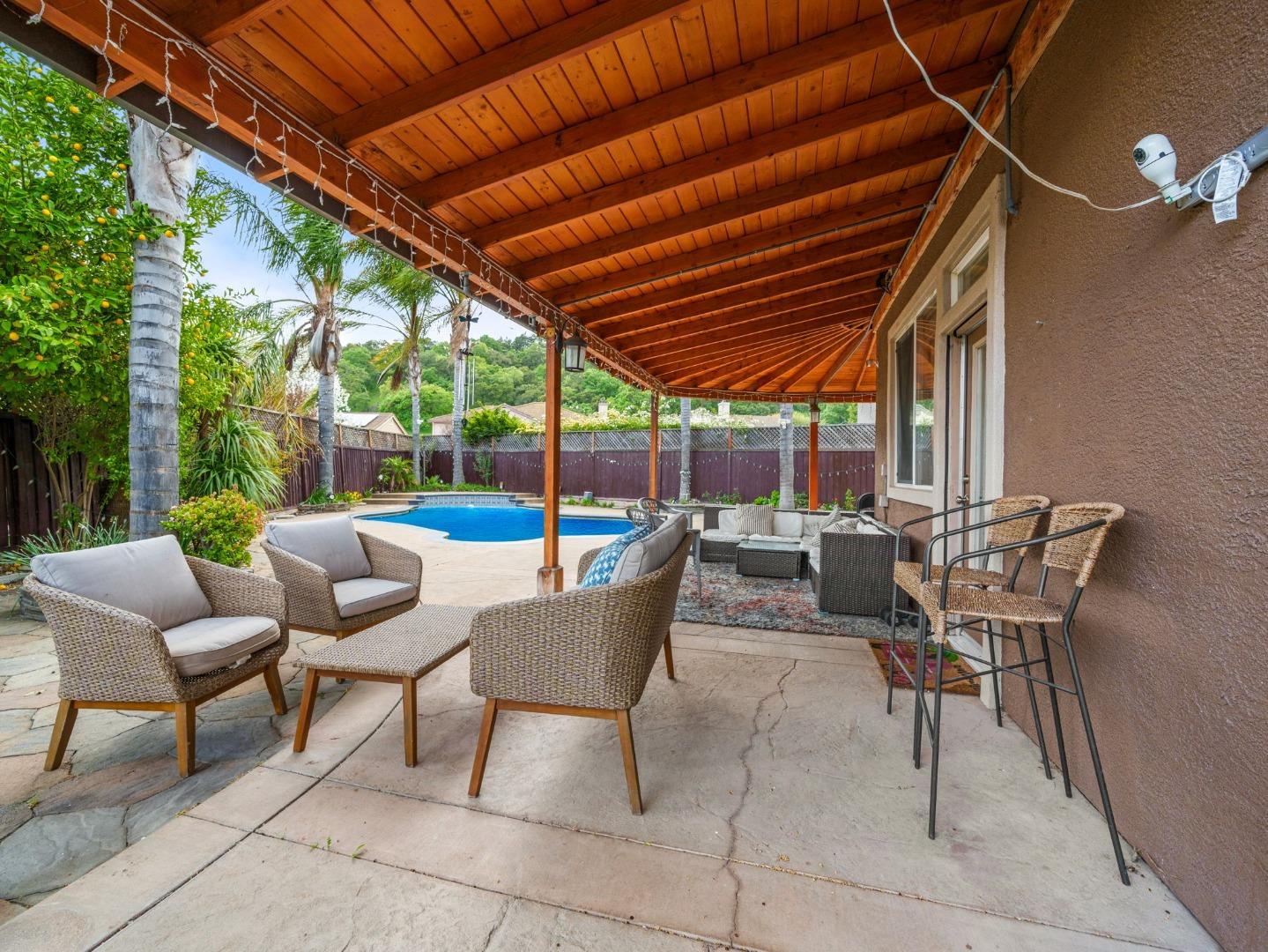 Detail Gallery Image 5 of 43 For 9740 Linnet Ct, Gilroy,  CA 95020 - 5 Beds | 3 Baths