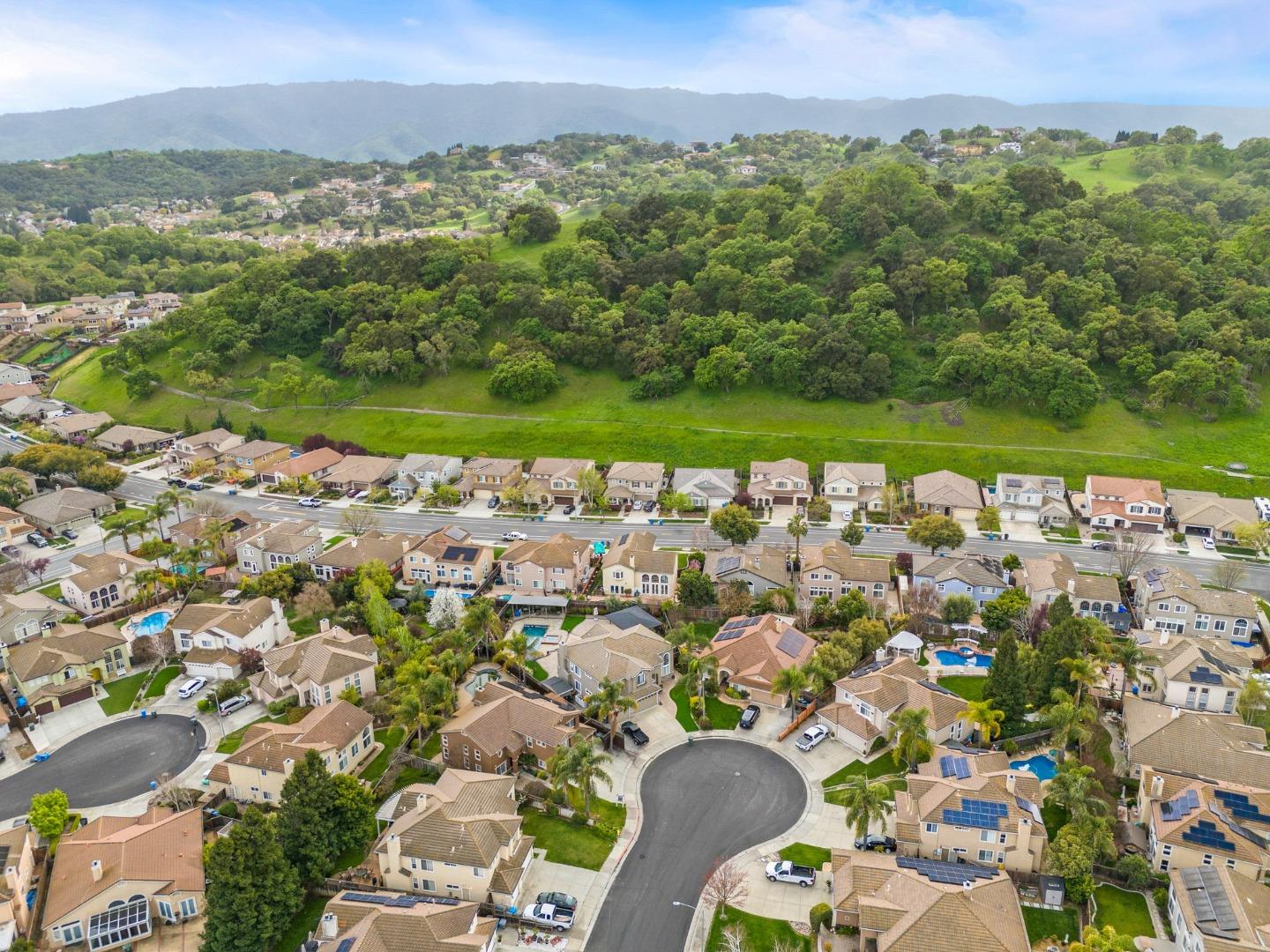 Detail Gallery Image 9 of 43 For 9740 Linnet Ct, Gilroy,  CA 95020 - 5 Beds | 3 Baths