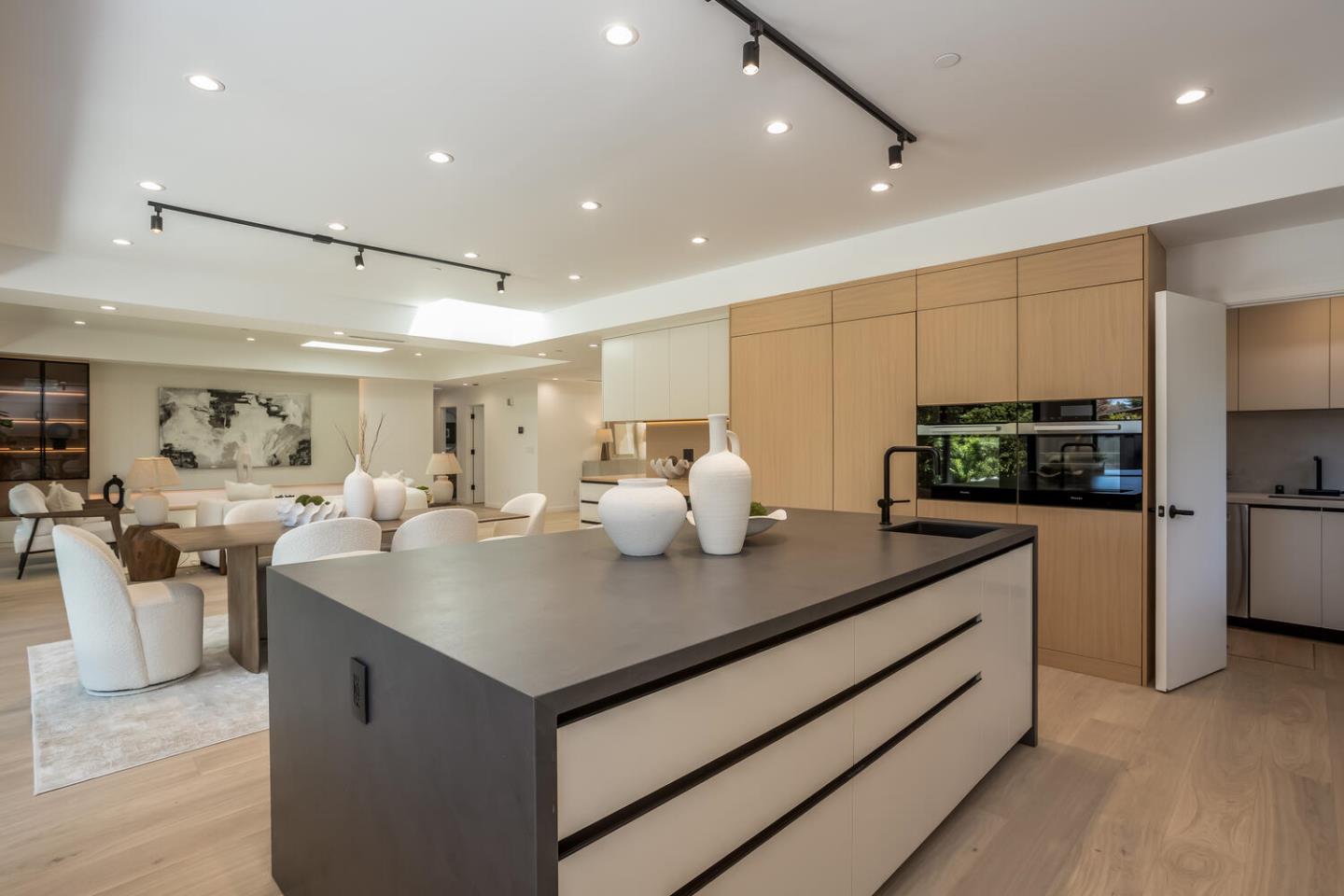 Detail Gallery Image 15 of 45 For 83 Sevilla Dr, Los Altos,  CA 94022 - 5 Beds | 5 Baths