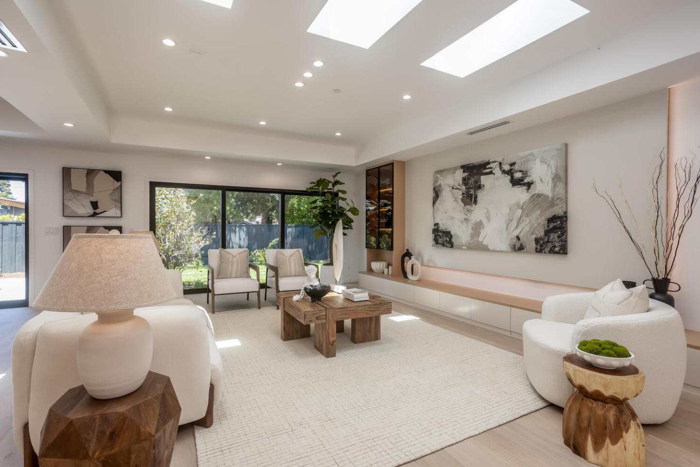 Detail Gallery Image 6 of 45 For 83 Sevilla Dr, Los Altos,  CA 94022 - 5 Beds | 5 Baths