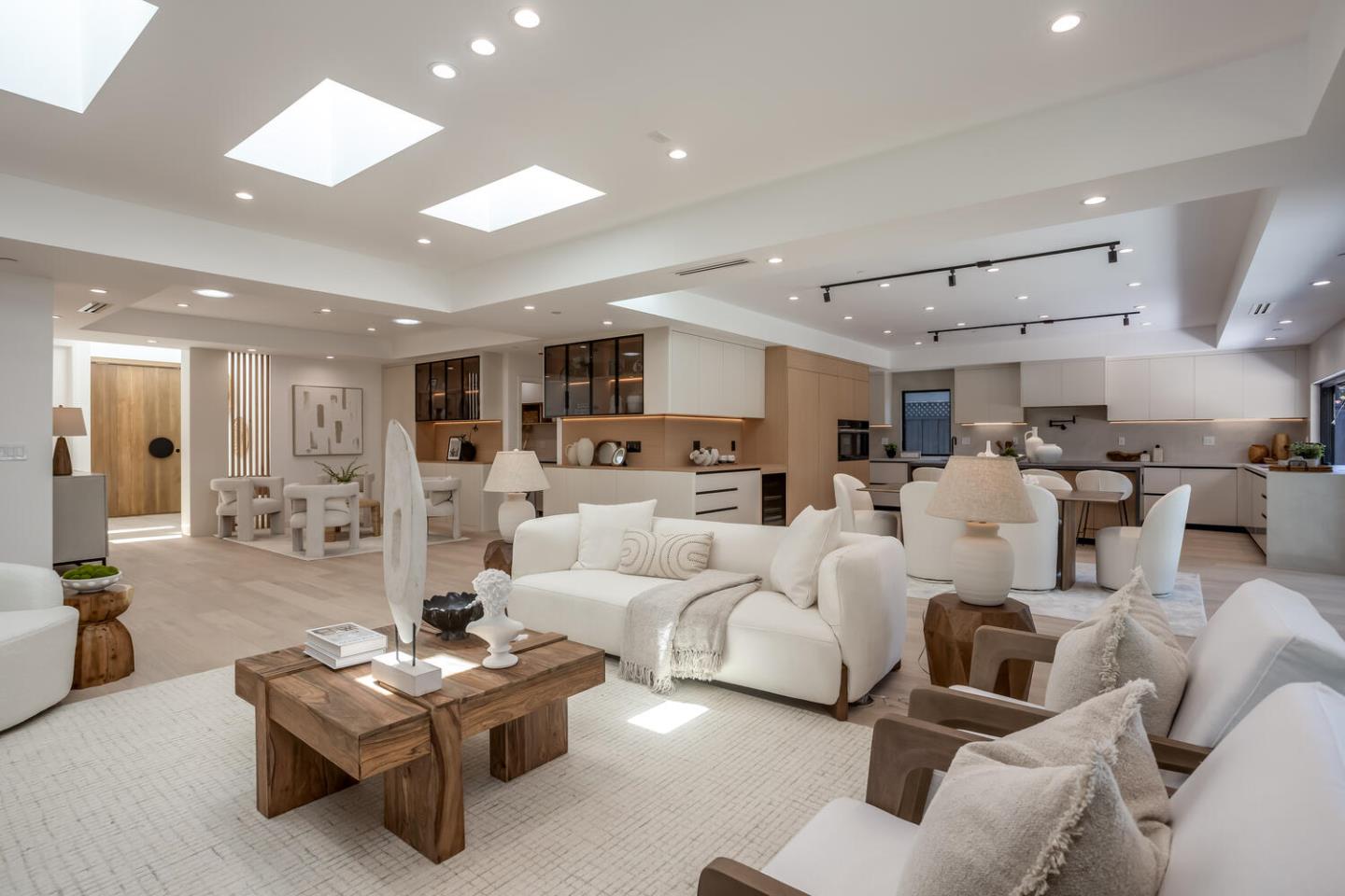 Detail Gallery Image 7 of 45 For 83 Sevilla Dr, Los Altos,  CA 94022 - 5 Beds | 5 Baths