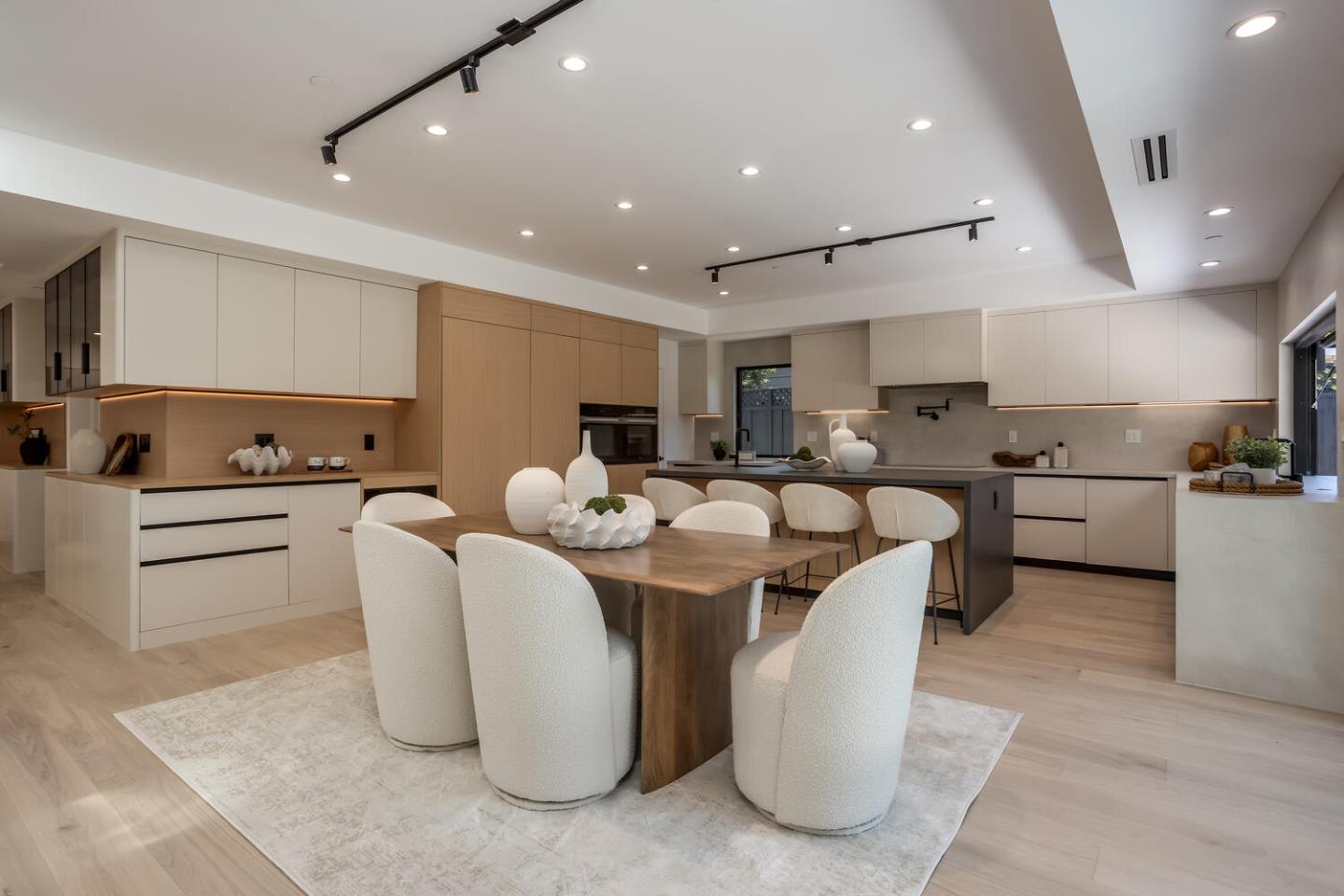 Detail Gallery Image 9 of 45 For 83 Sevilla Dr, Los Altos,  CA 94022 - 5 Beds | 5 Baths