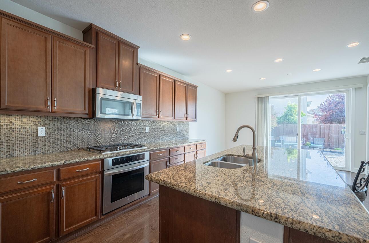 Detail Gallery Image 14 of 69 For 655 San Marino Ct, Morgan Hill,  CA 95037 - 4 Beds | 3 Baths