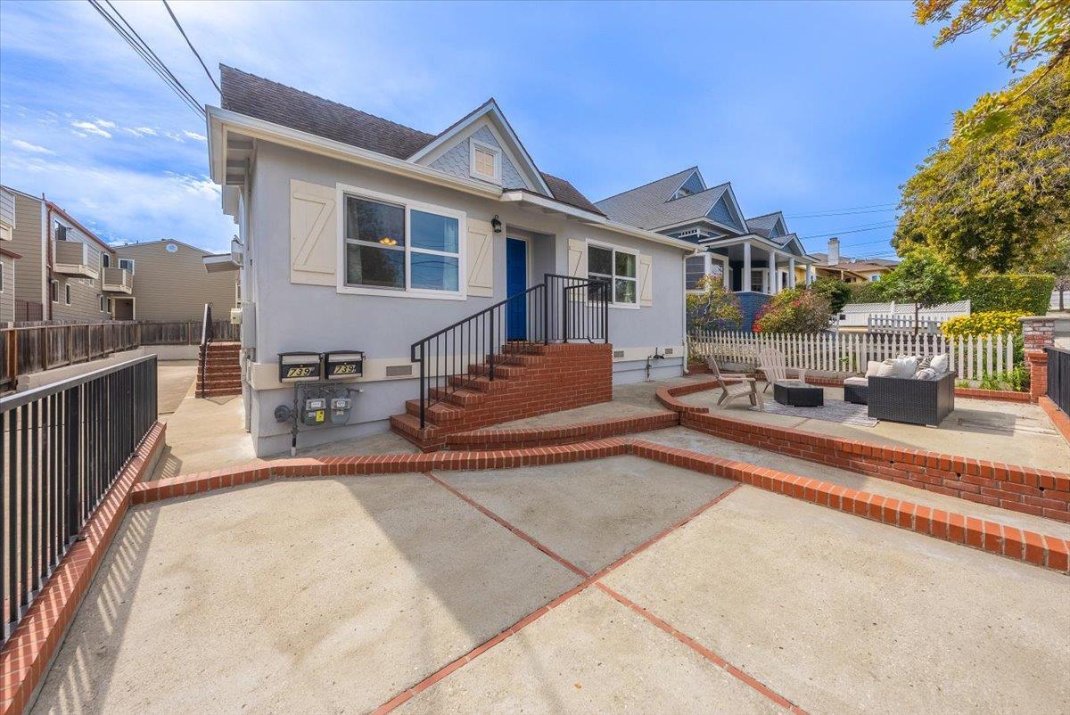 Detail Gallery Image 4 of 69 For 739 W Franklin St, Monterey,  CA 93940 - – Beds | – Baths