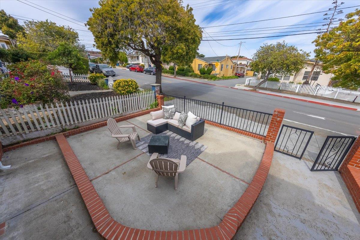 Detail Gallery Image 9 of 69 For 739 W Franklin St, Monterey,  CA 93940 - – Beds | – Baths