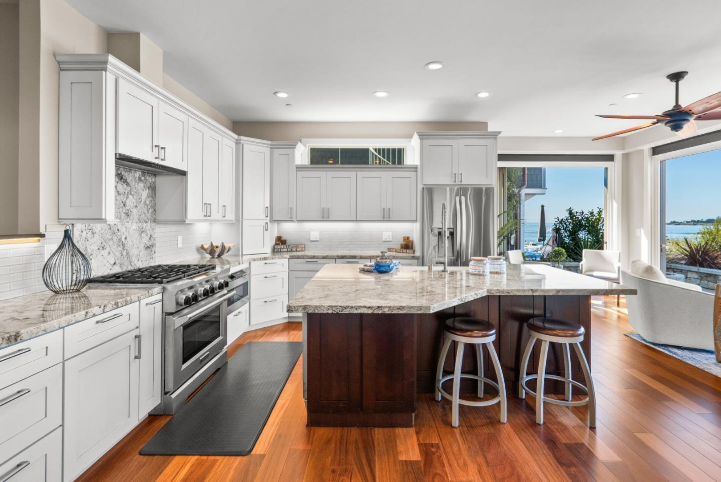 Detail Gallery Image 11 of 70 For 2974 E Cliff Dr, Santa Cruz,  CA 95062 - 3 Beds | 3 Baths