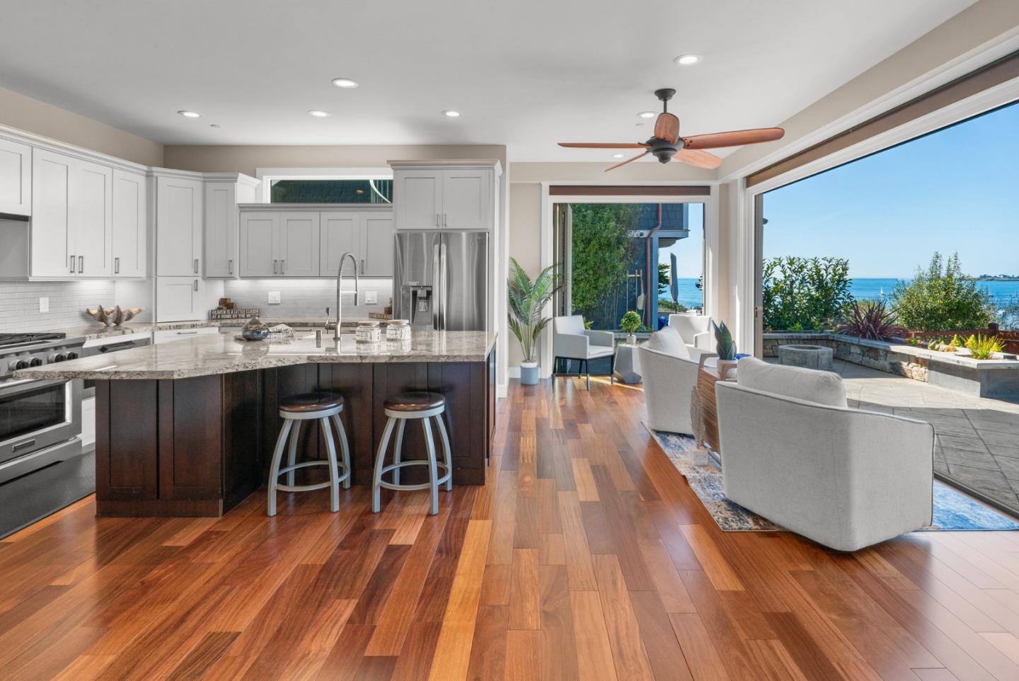 Detail Gallery Image 12 of 70 For 2974 E Cliff Dr, Santa Cruz,  CA 95062 - 3 Beds | 3 Baths