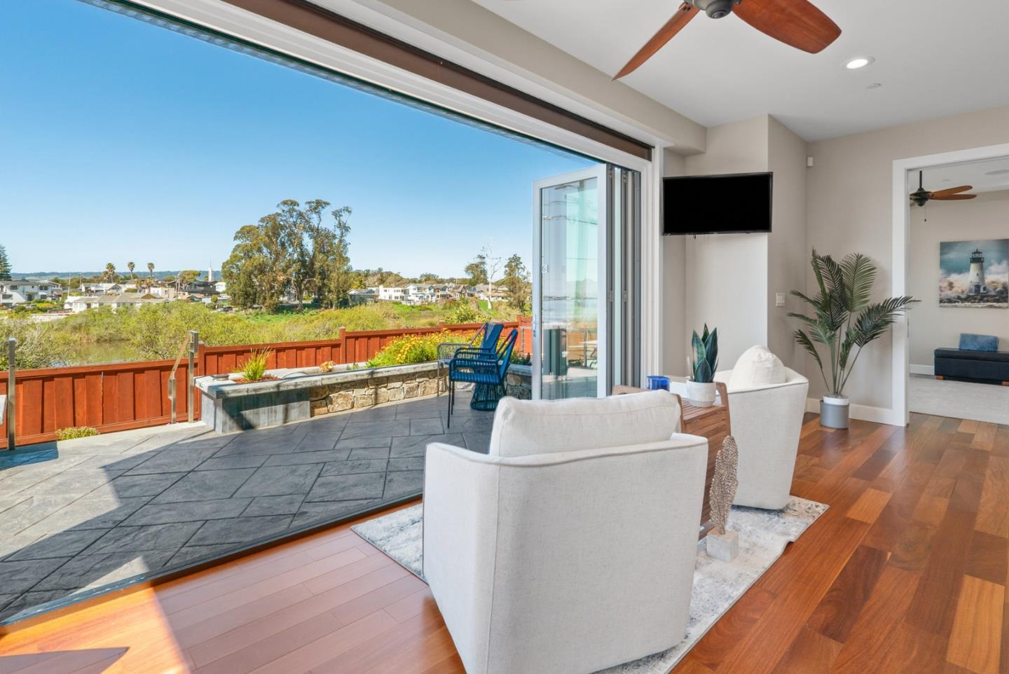 Detail Gallery Image 14 of 70 For 2974 E Cliff Dr, Santa Cruz,  CA 95062 - 3 Beds | 3 Baths