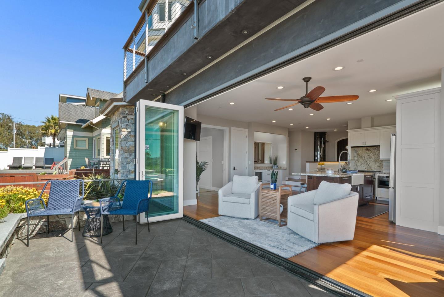 Detail Gallery Image 17 of 70 For 2974 E Cliff Dr, Santa Cruz,  CA 95062 - 3 Beds | 3 Baths