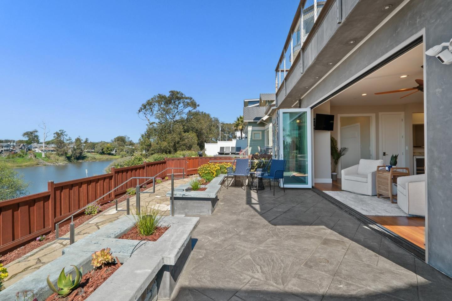 Detail Gallery Image 18 of 70 For 2974 E Cliff Dr, Santa Cruz,  CA 95062 - 3 Beds | 3 Baths