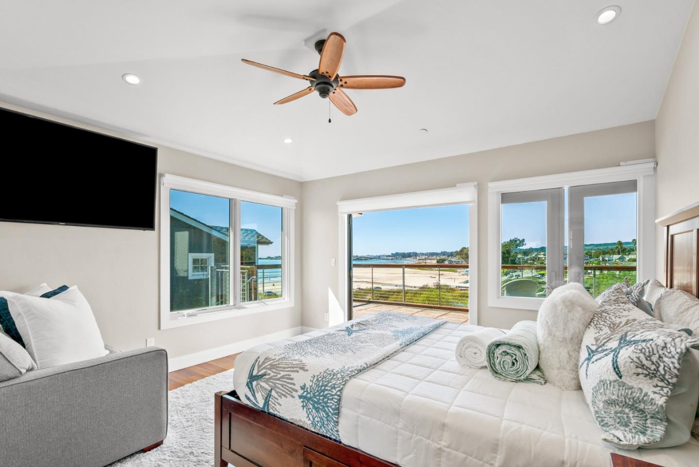 Detail Gallery Image 26 of 70 For 2974 E Cliff Dr, Santa Cruz,  CA 95062 - 3 Beds | 3 Baths