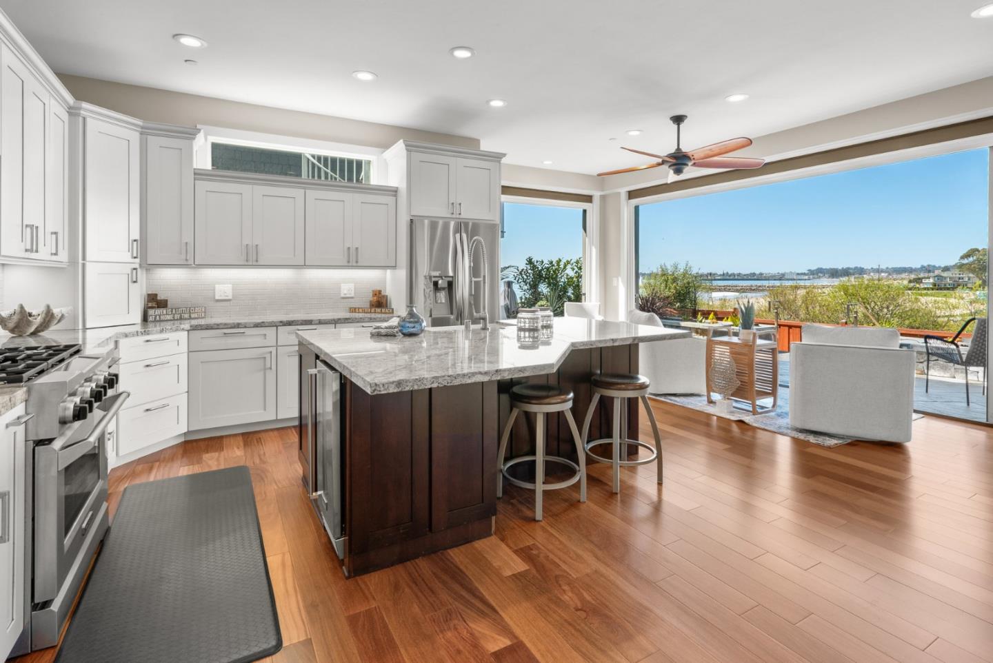 Detail Gallery Image 4 of 70 For 2974 E Cliff Dr, Santa Cruz,  CA 95062 - 3 Beds | 3 Baths