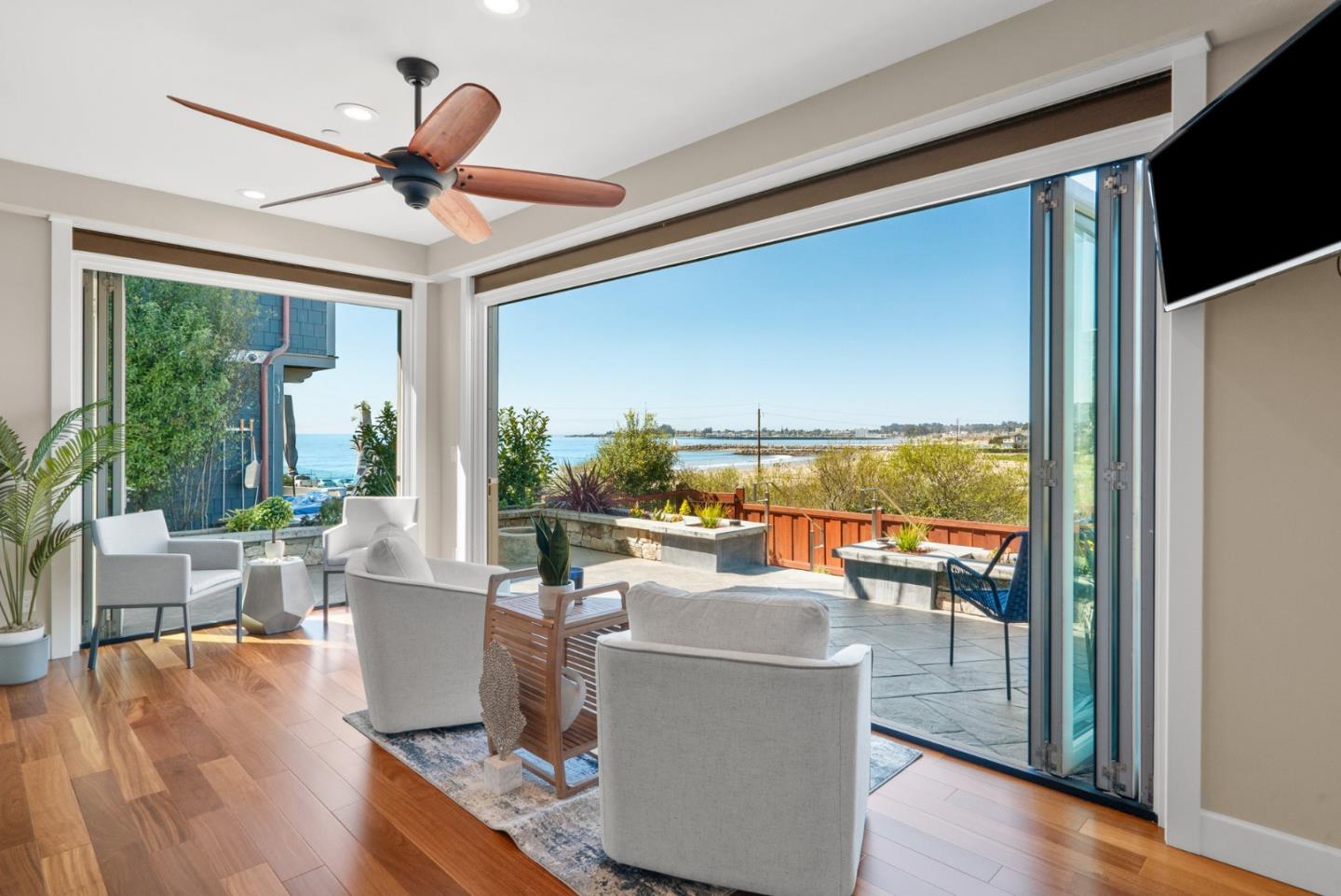 Detail Gallery Image 5 of 70 For 2974 E Cliff Dr, Santa Cruz,  CA 95062 - 3 Beds | 3 Baths