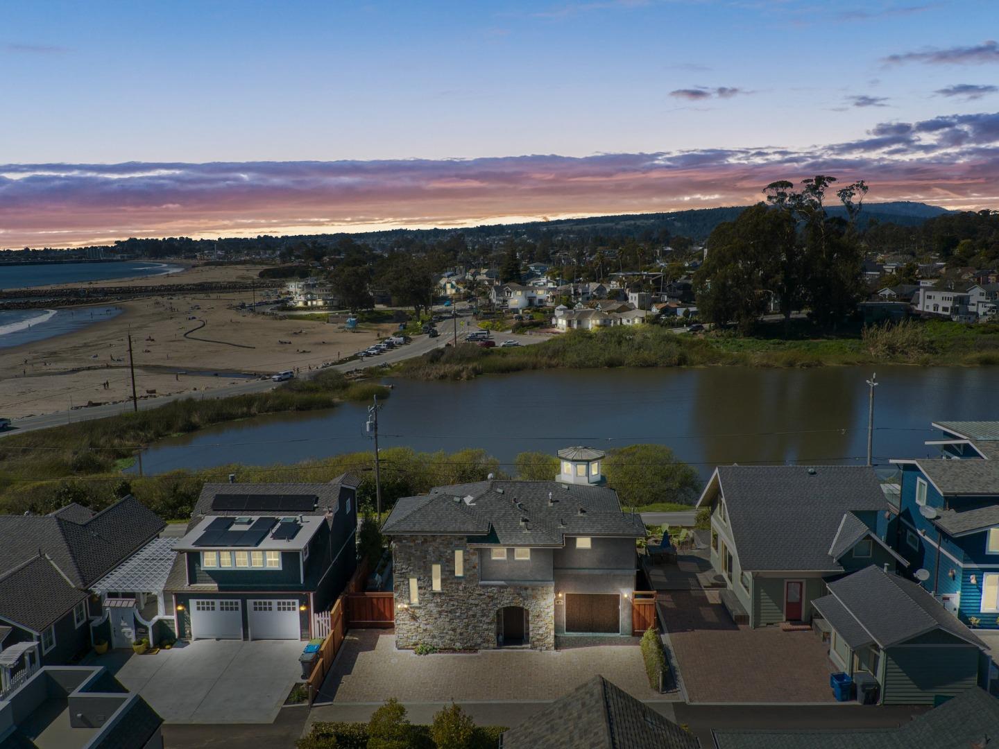 Detail Gallery Image 61 of 70 For 2974 E Cliff Dr, Santa Cruz,  CA 95062 - 3 Beds | 3 Baths