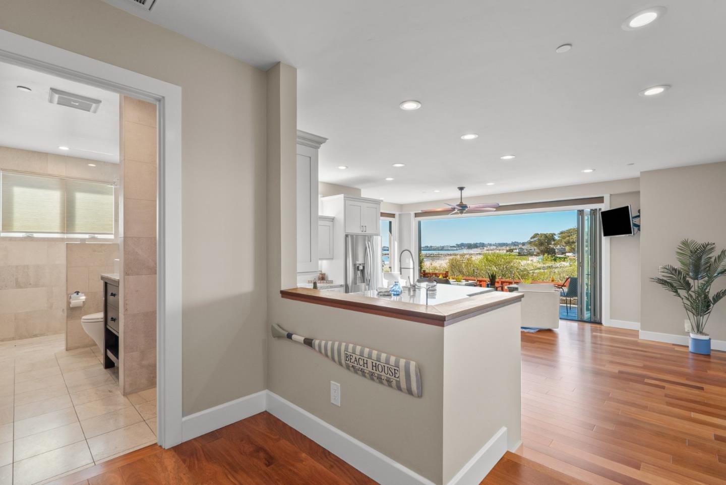 Detail Gallery Image 7 of 70 For 2974 E Cliff Dr, Santa Cruz,  CA 95062 - 3 Beds | 3 Baths
