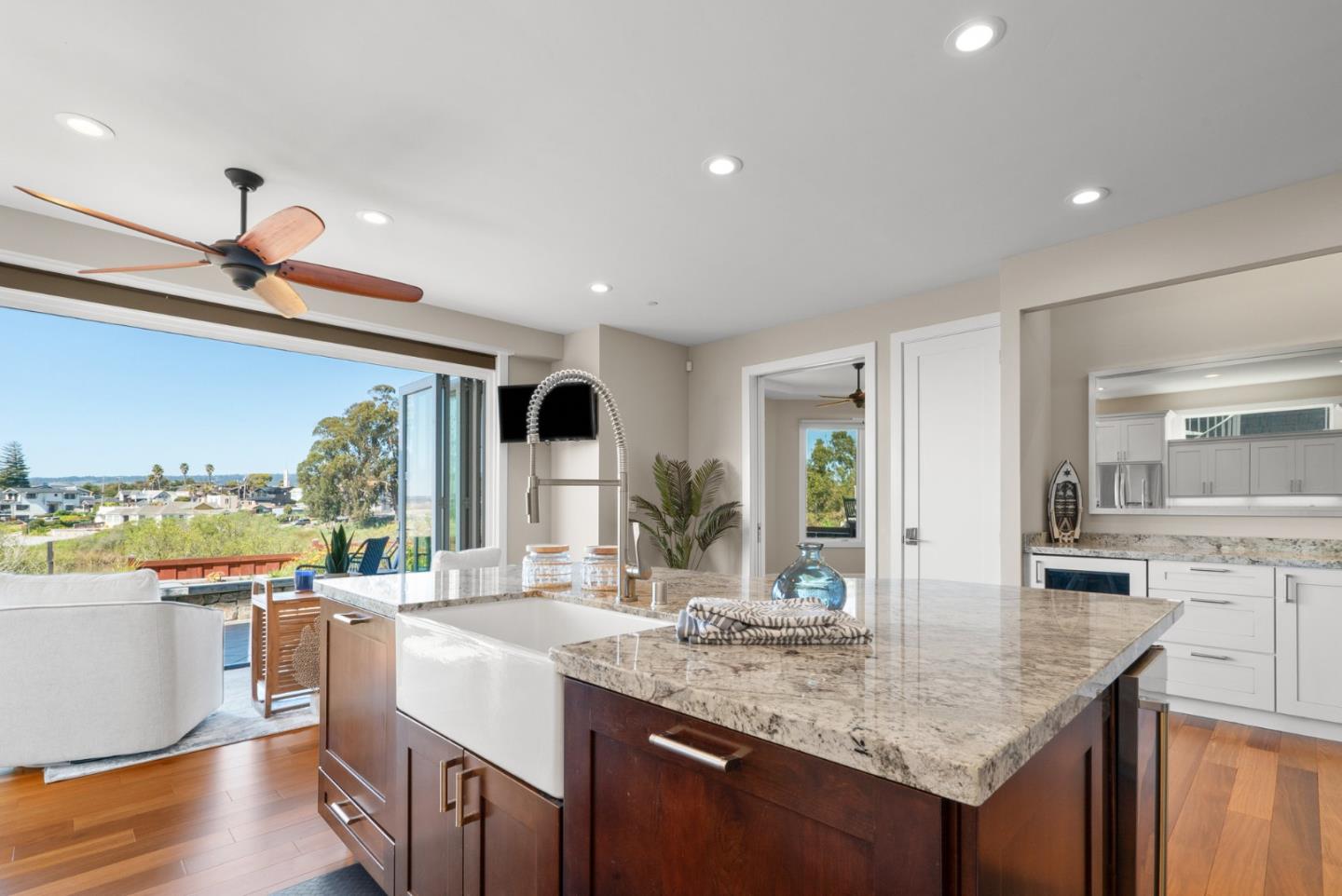 Detail Gallery Image 9 of 70 For 2974 E Cliff Dr, Santa Cruz,  CA 95062 - 3 Beds | 3 Baths