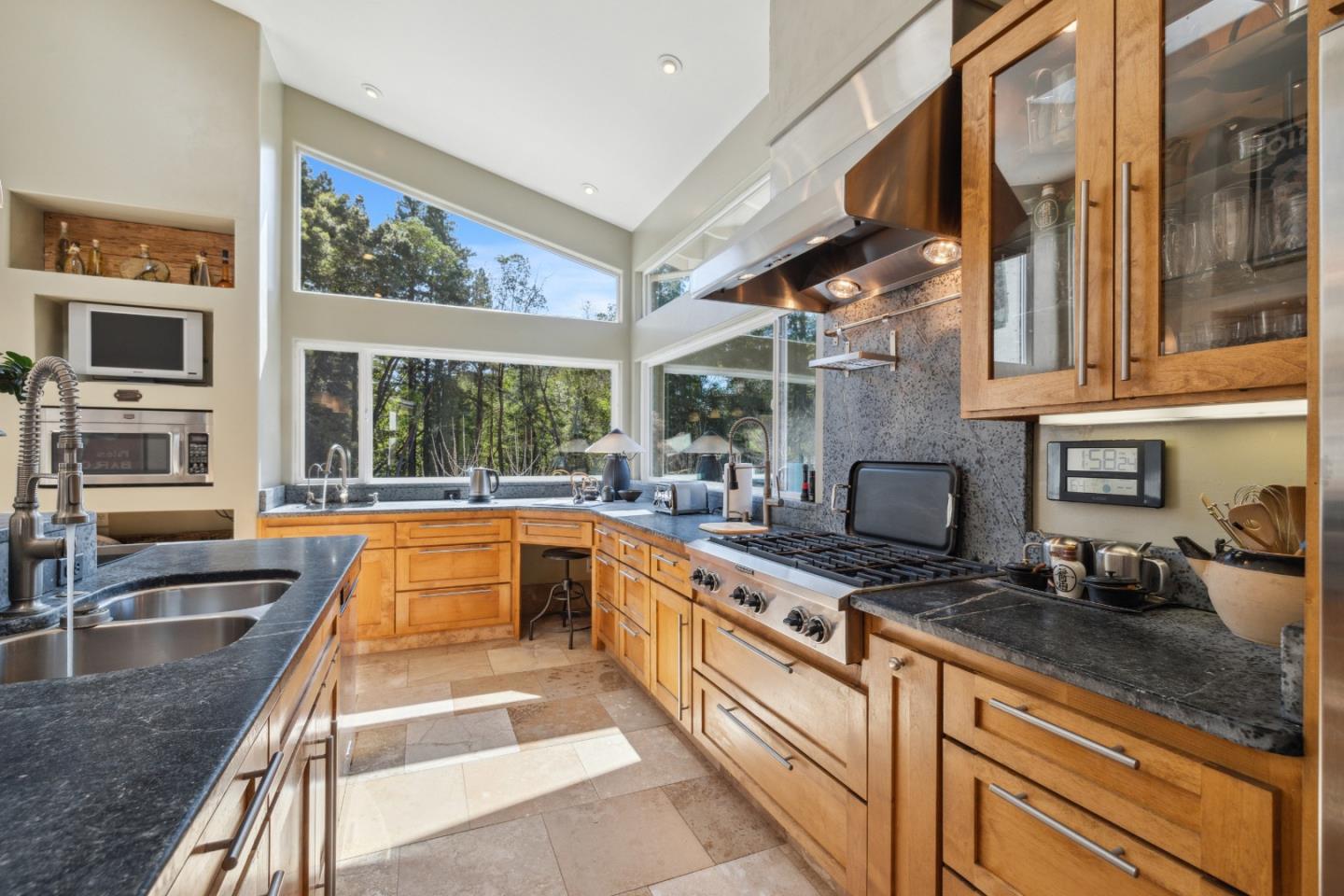 Detail Gallery Image 20 of 192 For 400 Dorrance Rd, Boulder Creek,  CA 95006 - 4 Beds | 5 Baths