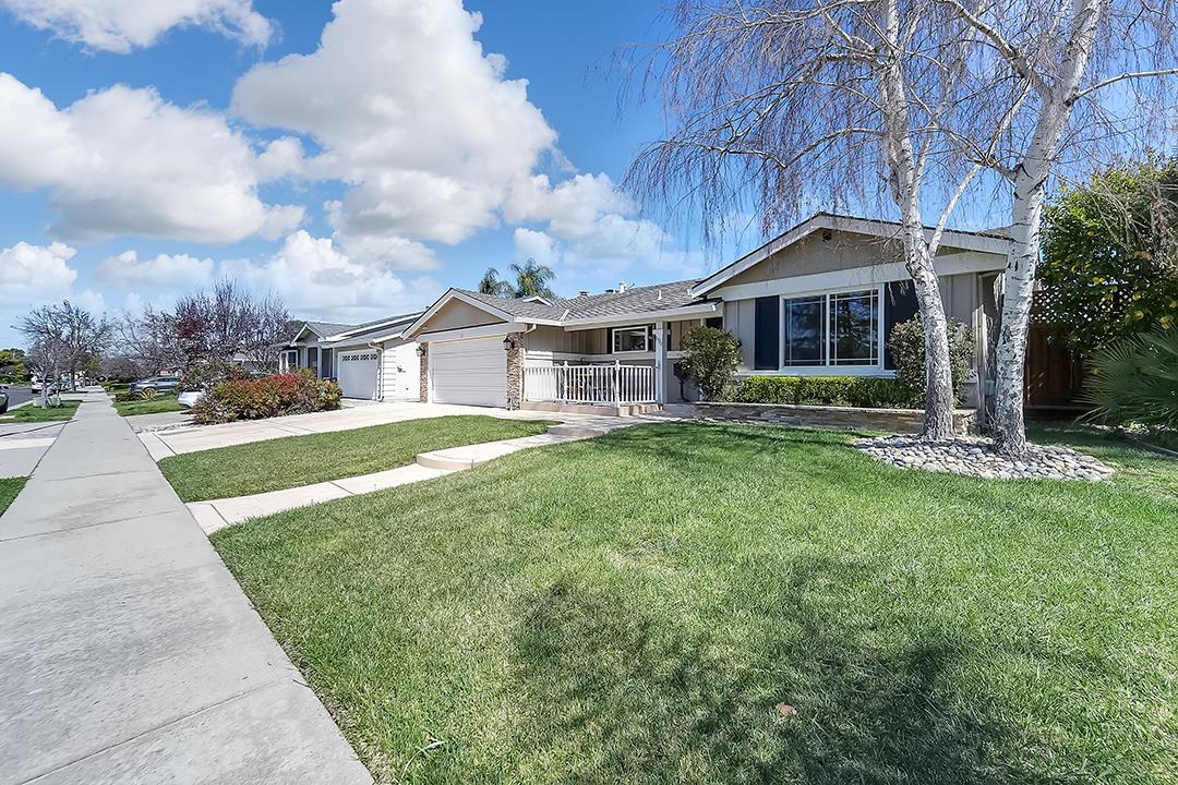 Detail Gallery Image 2 of 47 For 6170 Chesbro Ave, San Jose,  CA 95123 - 4 Beds | 2 Baths