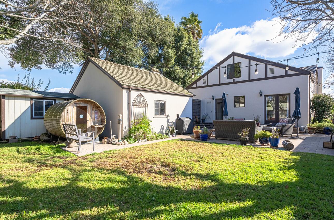 Detail Gallery Image 2 of 42 For 219 E Acacia St, Salinas,  CA 93901 - 4 Beds | 3 Baths