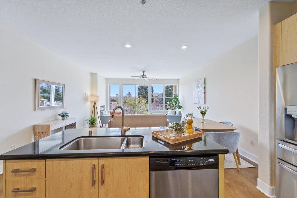 Detail Gallery Image 9 of 36 For 2030 N Pacific Ave #329,  Santa Cruz,  CA 95060 - 3 Beds | 2 Baths