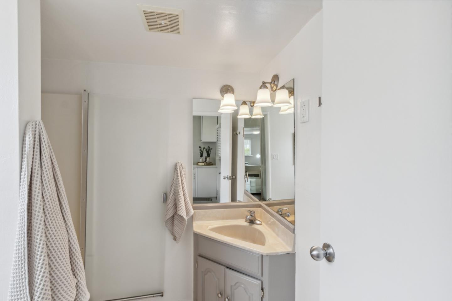 Detail Gallery Image 18 of 27 For 1257 Judson St, Seaside,  CA 93955 - 2 Beds | 2 Baths