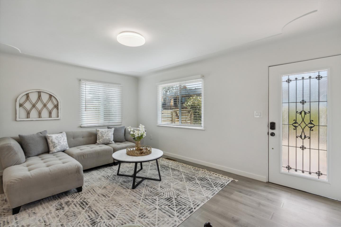 Detail Gallery Image 3 of 27 For 1257 Judson St, Seaside,  CA 93955 - 2 Beds | 2 Baths