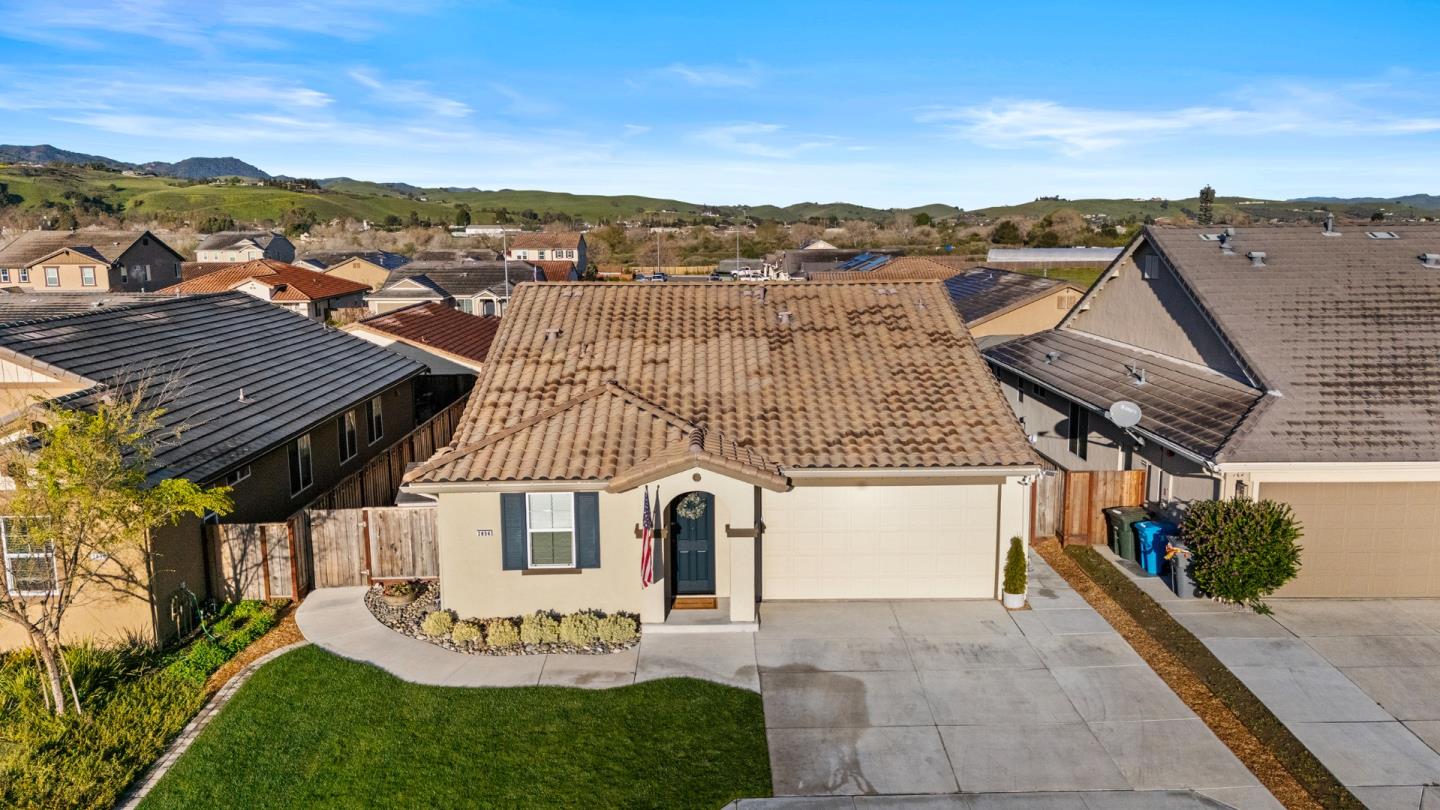 Detail Gallery Image 2 of 34 For 2856 Walker Way, Hollister,  CA 95023 - 4 Beds | 2/1 Baths