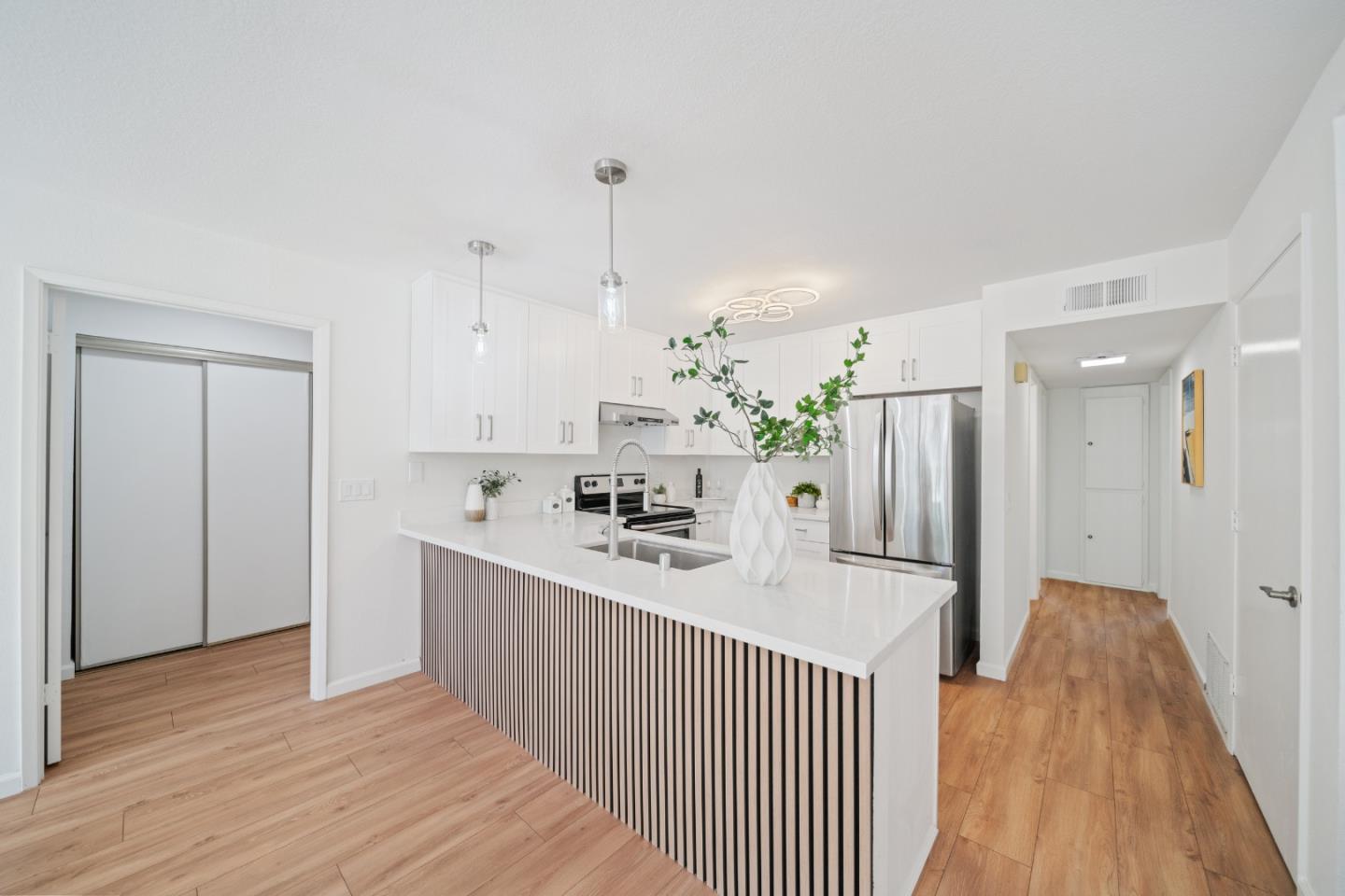 Detail Gallery Image 14 of 34 For 509 Sierra Vista Ave #2,  Mountain View,  CA 94043 - 2 Beds | 2 Baths