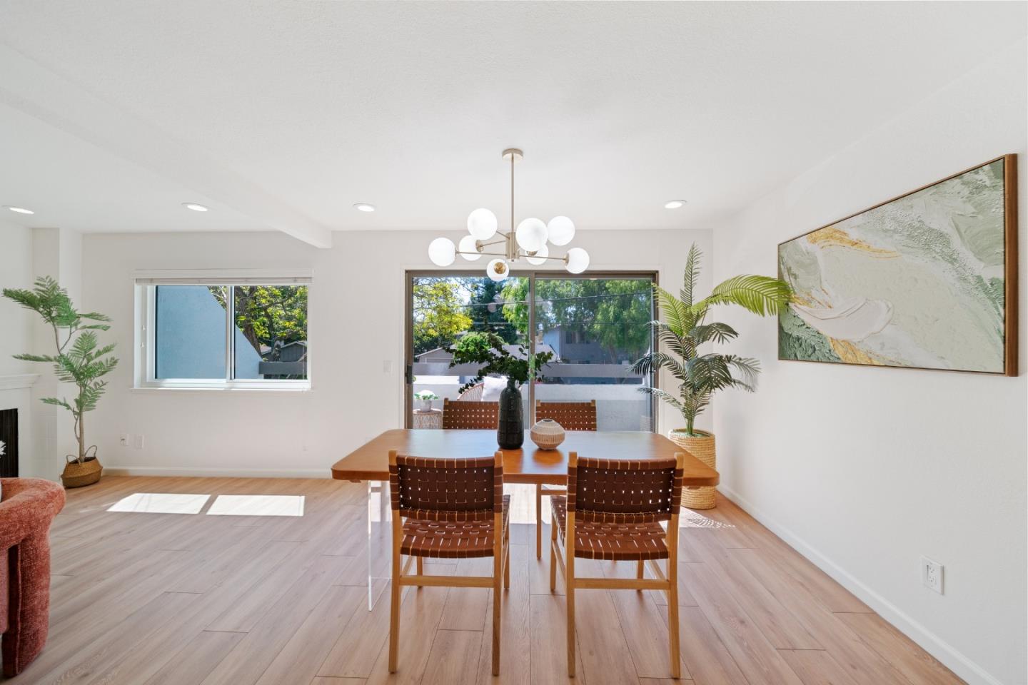 Detail Gallery Image 5 of 34 For 509 Sierra Vista Ave #2,  Mountain View,  CA 94043 - 2 Beds | 2 Baths