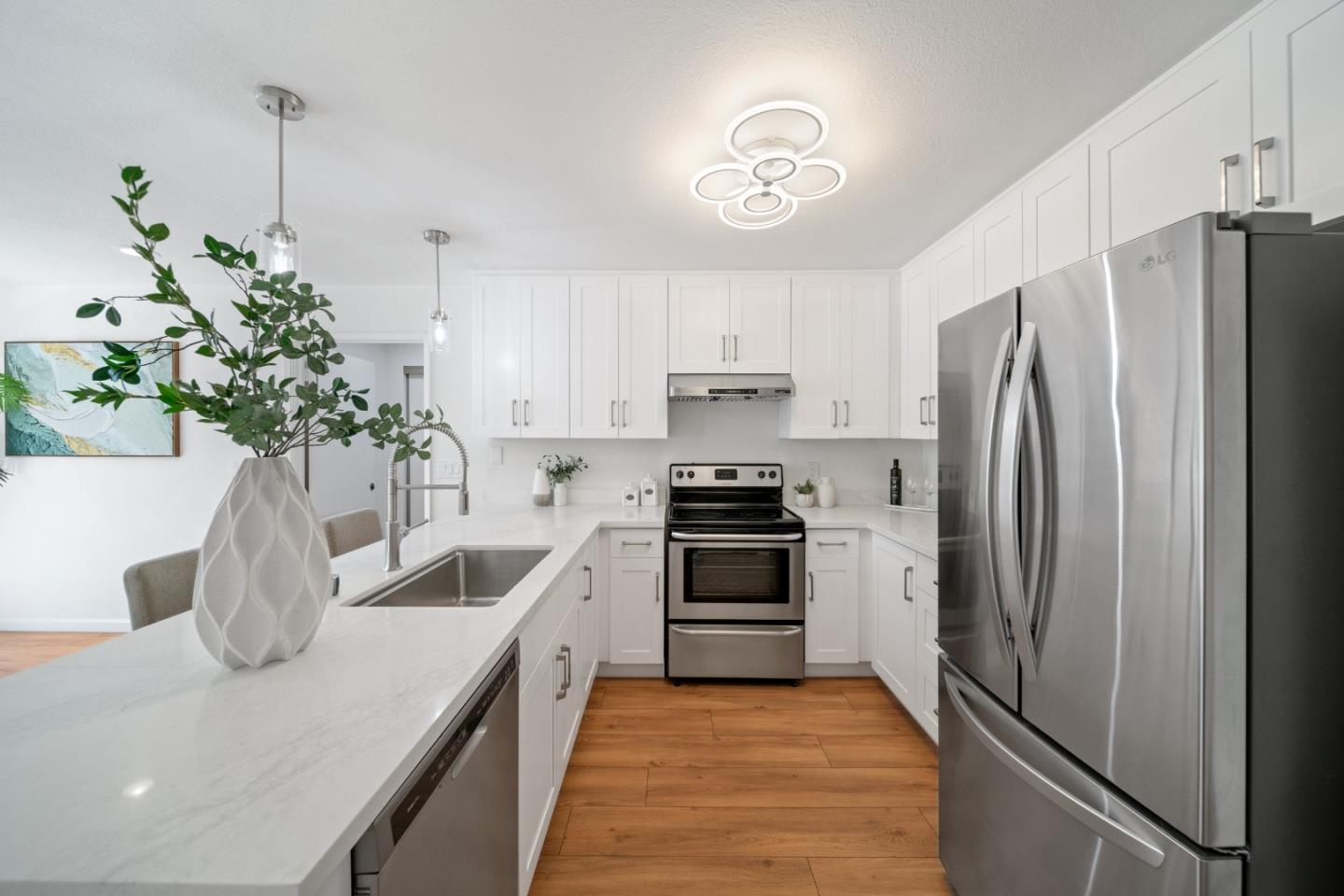 Detail Gallery Image 9 of 34 For 509 Sierra Vista Ave #2,  Mountain View,  CA 94043 - 2 Beds | 2 Baths