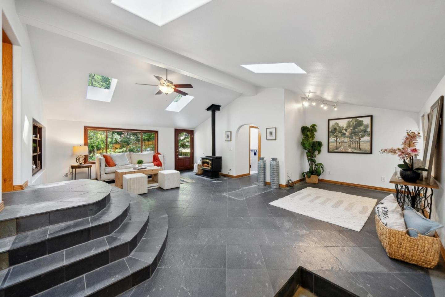 Detail Gallery Image 9 of 58 For 24751 Hutchinson Rd, Los Gatos,  CA 95033 - 6 Beds | 3/1 Baths