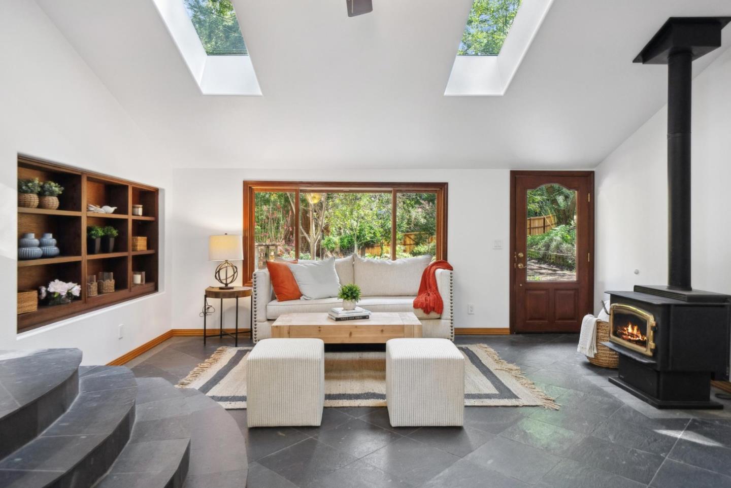 Detail Gallery Image 10 of 58 For 24751 Hutchinson Rd, Los Gatos,  CA 95033 - 6 Beds | 3/1 Baths