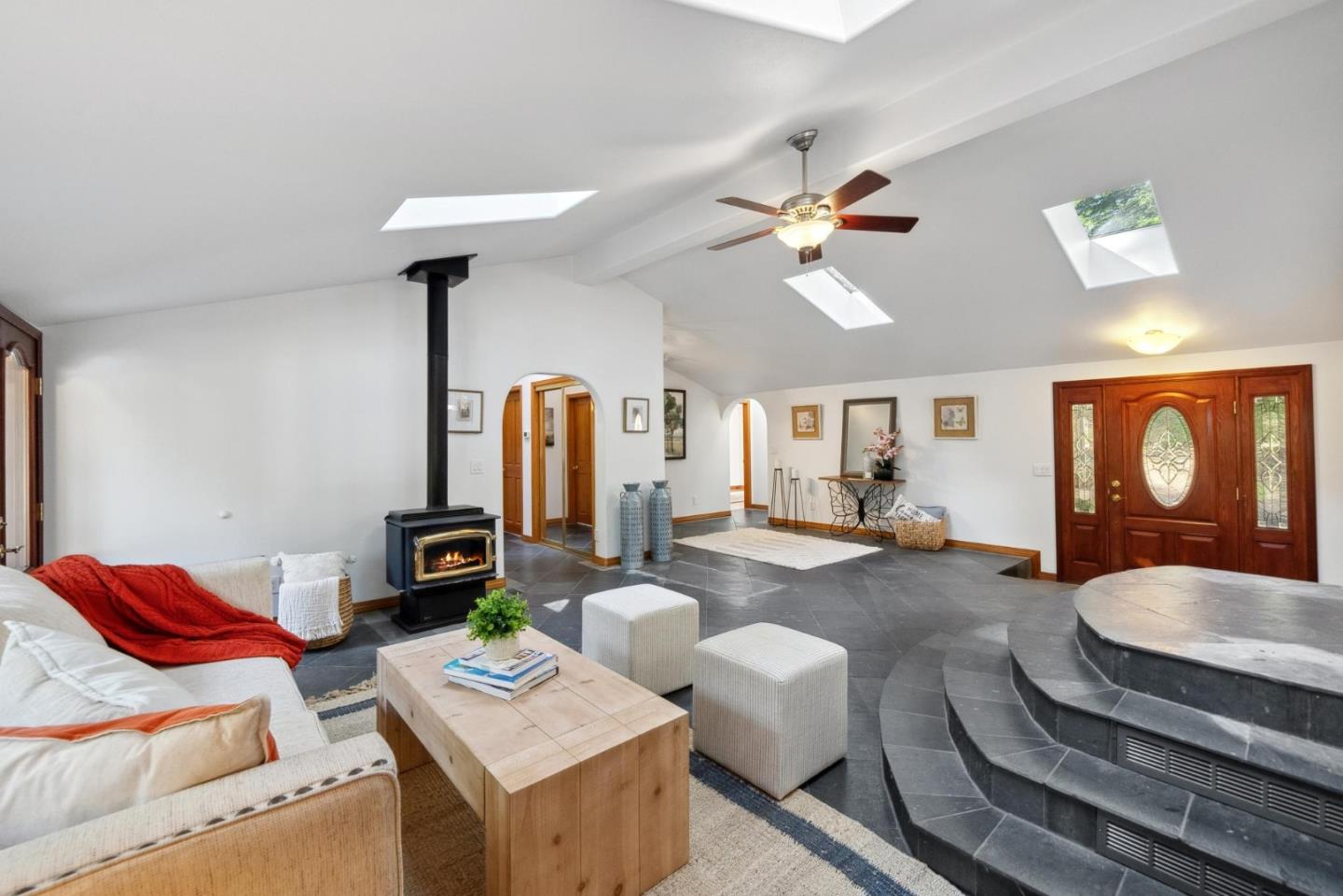 Detail Gallery Image 11 of 58 For 24751 Hutchinson Rd, Los Gatos,  CA 95033 - 6 Beds | 3/1 Baths