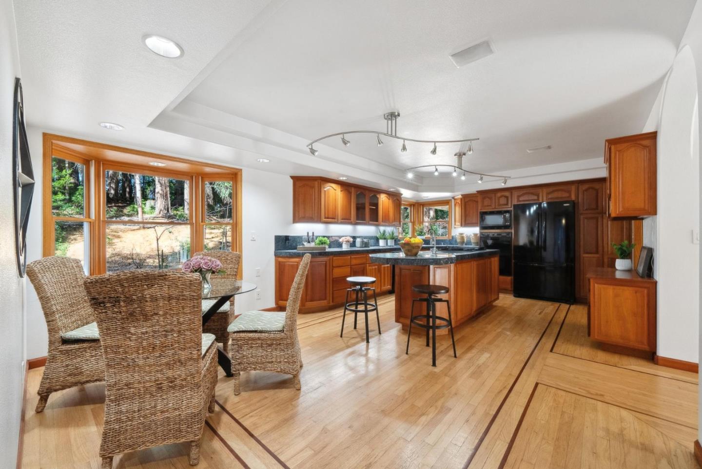 Detail Gallery Image 14 of 58 For 24751 Hutchinson Rd, Los Gatos,  CA 95033 - 6 Beds | 3/1 Baths