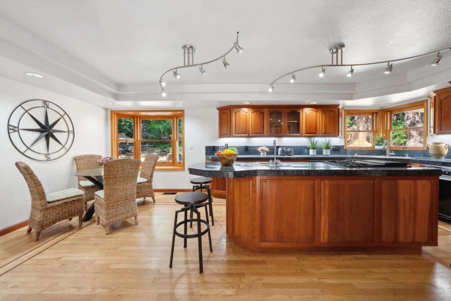 Detail Gallery Image 16 of 58 For 24751 Hutchinson Rd, Los Gatos,  CA 95033 - 6 Beds | 3/1 Baths