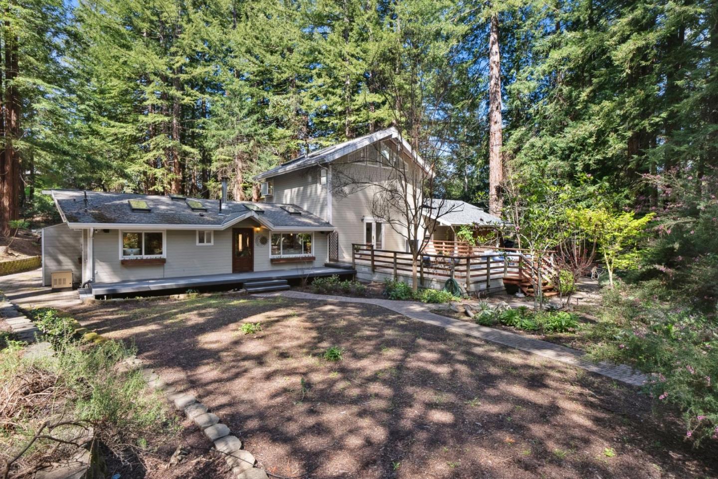 Detail Gallery Image 2 of 58 For 24751 Hutchinson Rd, Los Gatos,  CA 95033 - 6 Beds | 3/1 Baths
