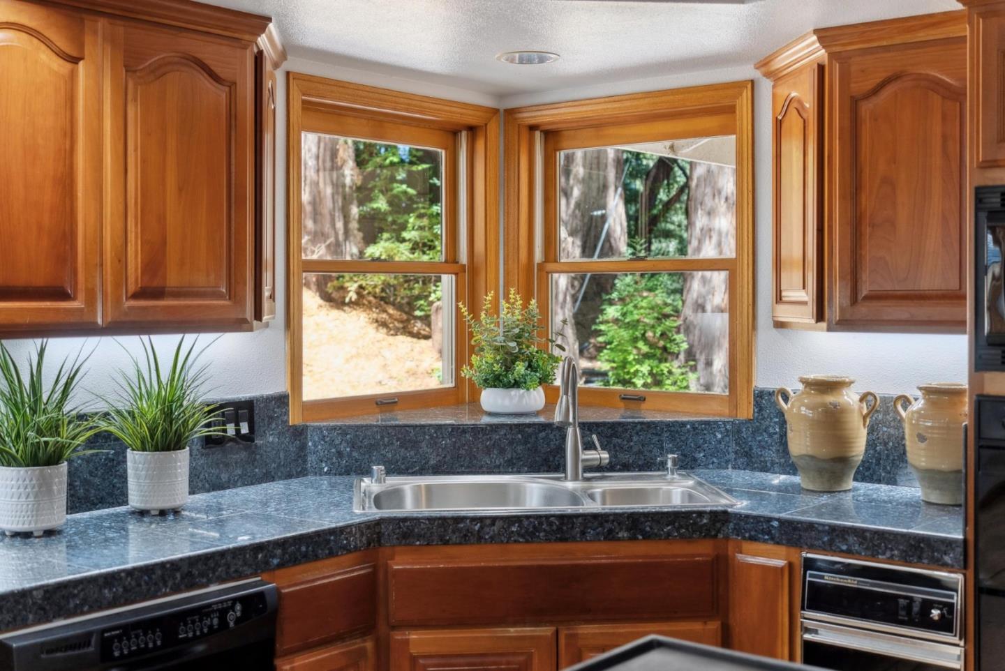 Detail Gallery Image 21 of 58 For 24751 Hutchinson Rd, Los Gatos,  CA 95033 - 6 Beds | 3/1 Baths