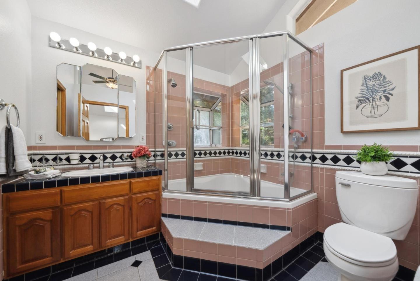 Detail Gallery Image 31 of 58 For 24751 Hutchinson Rd, Los Gatos,  CA 95033 - 6 Beds | 3/1 Baths