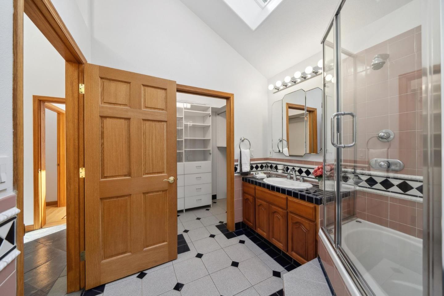 Detail Gallery Image 32 of 58 For 24751 Hutchinson Rd, Los Gatos,  CA 95033 - 6 Beds | 3/1 Baths