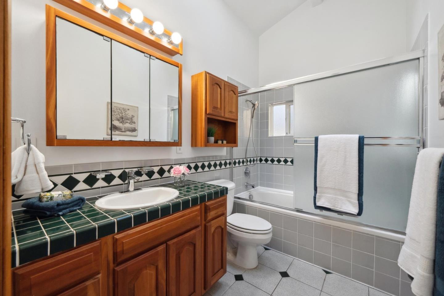 Detail Gallery Image 37 of 58 For 24751 Hutchinson Rd, Los Gatos,  CA 95033 - 6 Beds | 3/1 Baths